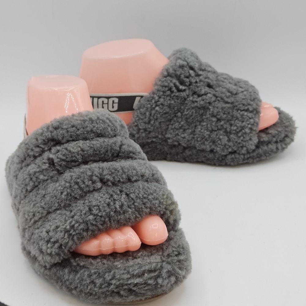 Ugg Classic fluffy sherpa slippers size 5 - Picture 11 of 16